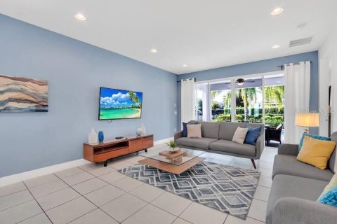Casa en venta en Kissimmee, Florida, 6 dormitorios, 308.16 m2 № 2223198 - foto 11