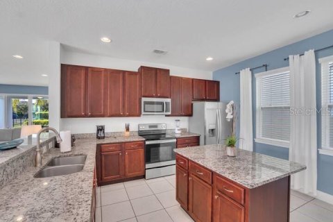 Casa en venta en Kissimmee, Florida, 6 dormitorios, 308.16 m2 № 2223198 - foto 7