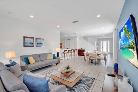 Casa en venta en Kissimmee, Florida, 6 dormitorios, 308.16 m2 № 2223198 - foto 14