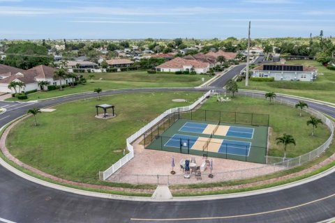 House in Bradenton, Florida 2 bedrooms, 141.68 sq.m. № 2208820 - photo 6