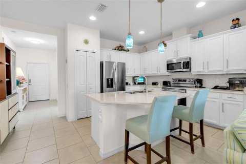 House in Bradenton, Florida 2 bedrooms, 141.68 sq.m. № 2208820 - photo 17