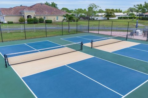 House in Bradenton, Florida 2 bedrooms, 141.68 sq.m. № 2208820 - photo 7