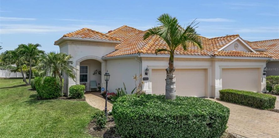 House in Bradenton, Florida 2 bedrooms, 141.68 sq.m. № 2208820