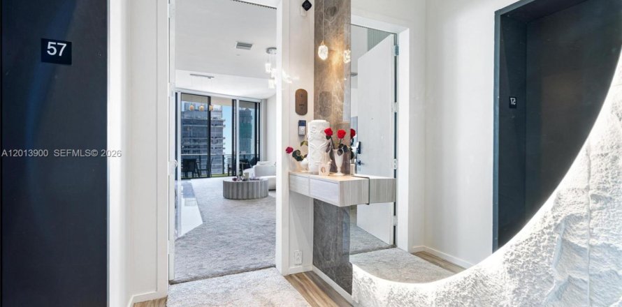 Condo in Miami, Florida, 3 bedrooms  № 2076303
