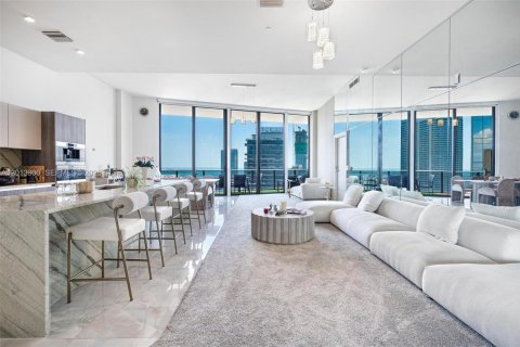 Condo in Miami, Florida, 3 bedrooms  № 2076303 - photo 2