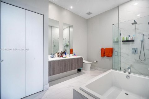 Condo in Miami, Florida, 3 bedrooms  № 2076303 - photo 24