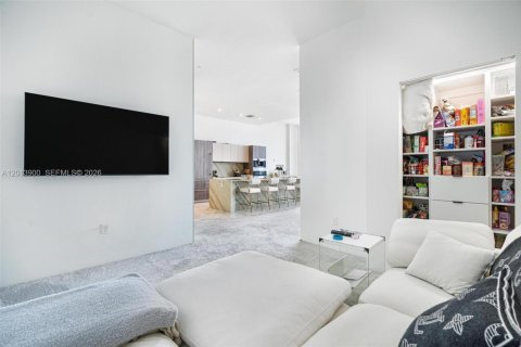 Condo in Miami, Florida, 3 bedrooms  № 2076303 - photo 15