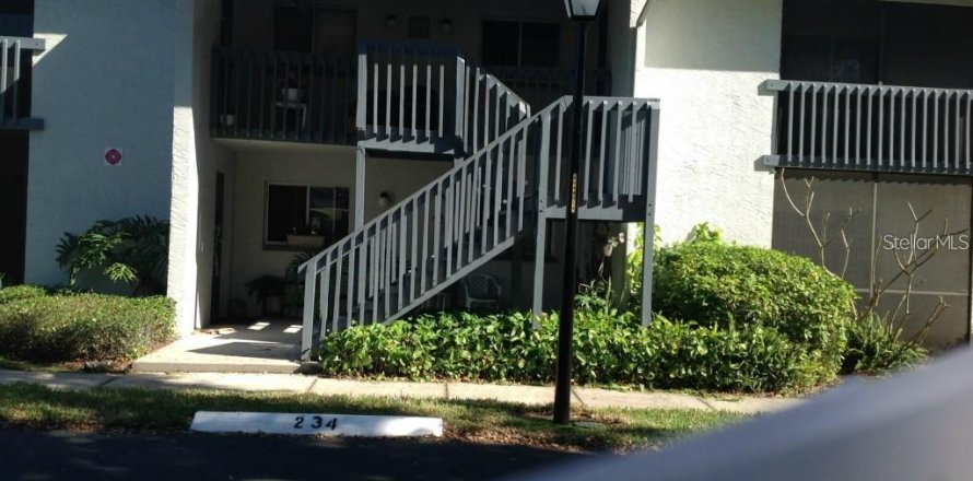 Condo à Largo, Floride, 2 chambres  № 2147725