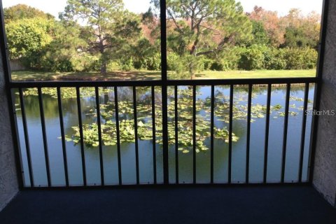 Copropriété à vendre à Largo, Floride: 2 chambres, 89.19 m2 № 2147725 - photo 2