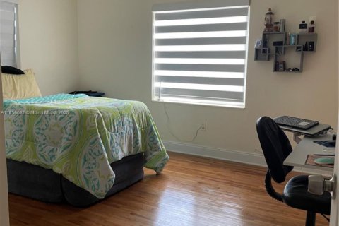 House in Miami, Florida 3 bedrooms, 118.73 sq.m. № 1888044 - photo 6