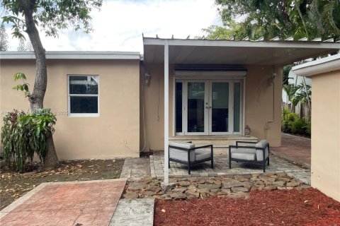House in Miami, Florida 3 bedrooms, 118.73 sq.m. № 1888044 - photo 22