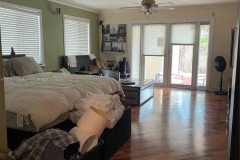 House in Miami, Florida 3 bedrooms, 118.73 sq.m. № 1888044 - photo 11