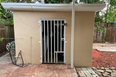House in Miami, Florida 3 bedrooms, 118.73 sq.m. № 1888044 - photo 18