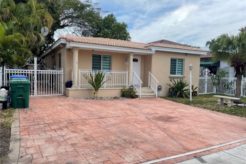 House in Miami, Florida 3 bedrooms, 118.73 sq.m. № 1888044 - photo 23