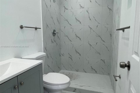 House in Miami, Florida 3 bedrooms, 118.73 sq.m. № 1888044 - photo 15