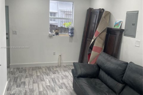 House in Miami, Florida 3 bedrooms, 118.73 sq.m. № 1888044 - photo 14