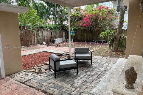 House in Miami, Florida 3 bedrooms, 118.73 sq.m. № 1888044 - photo 17