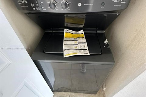 Townhouse in Homestead, Florida 3 bedrooms, 123.1 sq.m. № 1976986 - photo 15