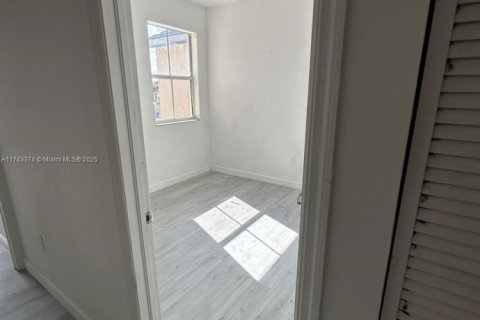 Townhouse in Homestead, Florida 3 bedrooms, 123.1 sq.m. № 1976986 - photo 14