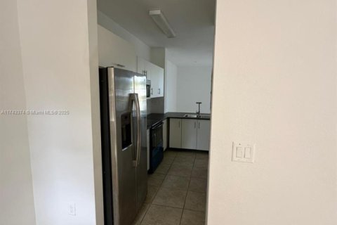 Townhouse in Homestead, Florida 3 bedrooms, 123.1 sq.m. № 1976986 - photo 6