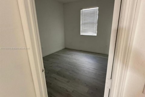 Townhouse in Homestead, Florida 3 bedrooms, 123.1 sq.m. № 1976986 - photo 13