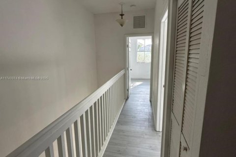 Townhouse in Homestead, Florida 3 bedrooms, 123.1 sq.m. № 1976986 - photo 11