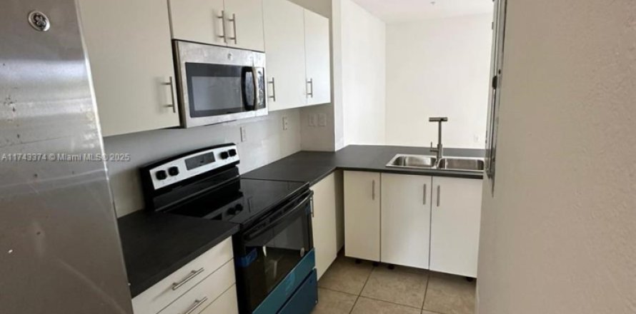 Townhouse in Homestead, Florida 3 bedrooms, 123.1 sq.m. № 1976986