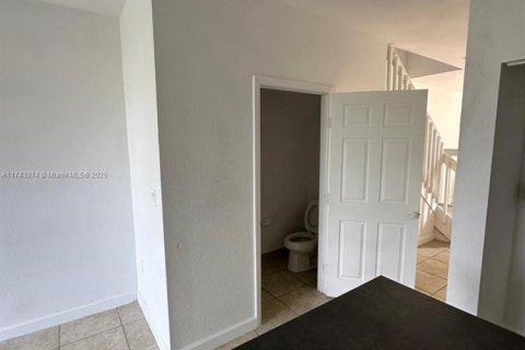 Townhouse in Homestead, Florida 3 bedrooms, 123.1 sq.m. № 1976986 - photo 7