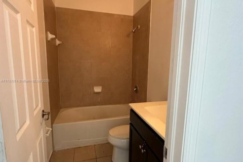 Townhouse in Homestead, Florida 3 bedrooms, 123.1 sq.m. № 1976986 - photo 12