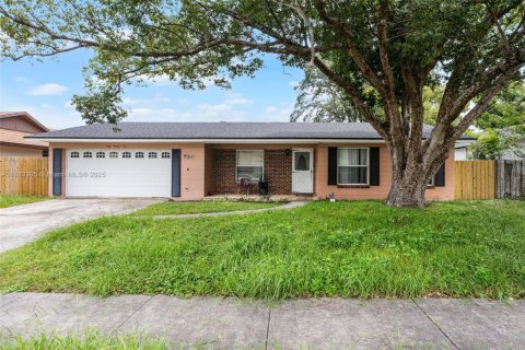 House in Orlando, Florida 5 bedrooms, 189.33 sq.m. № 2061109