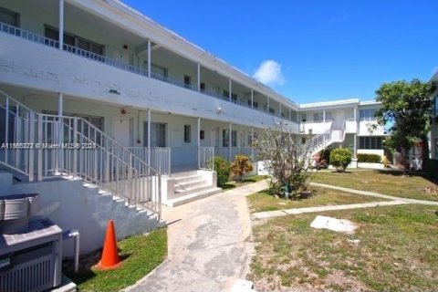 Appartement à louer à Miami Beach, Floride: 2 chambres, 945.56 m2 № 1893463 - photo 1