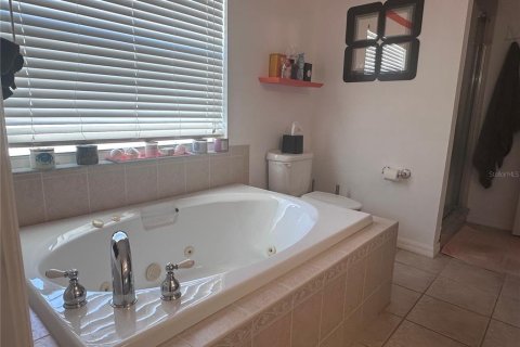 House in Seminole, Florida 3 bedrooms, 178.93 sq.m. № 2120643 - photo 26