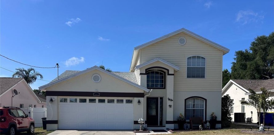 House in Seminole, Florida 3 bedrooms, 178.93 sq.m. № 2120643