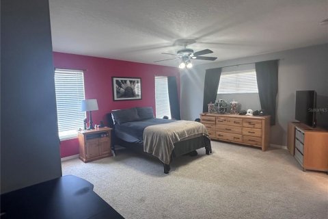 House in Seminole, Florida 3 bedrooms, 178.93 sq.m. № 2120643 - photo 24
