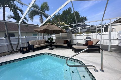 House in Seminole, Florida 3 bedrooms, 178.93 sq.m. № 2120643 - photo 7
