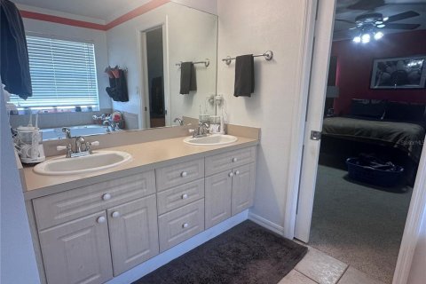House in Seminole, Florida 3 bedrooms, 178.93 sq.m. № 2120643 - photo 25