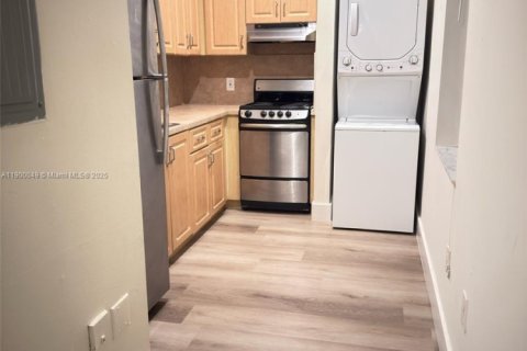 Condominio en alquiler en Miami, Florida, 2 dormitorios, 57.97 m2 № 1963707 - foto 2