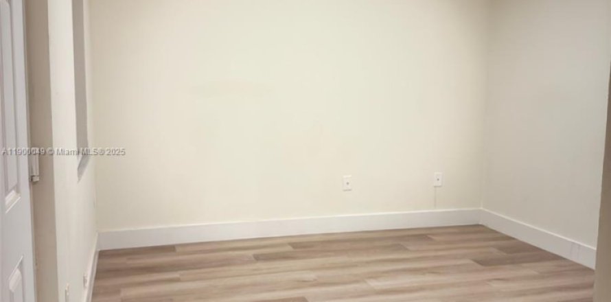 Condominio en Miami, Florida, 2 dormitorios  № 1963707