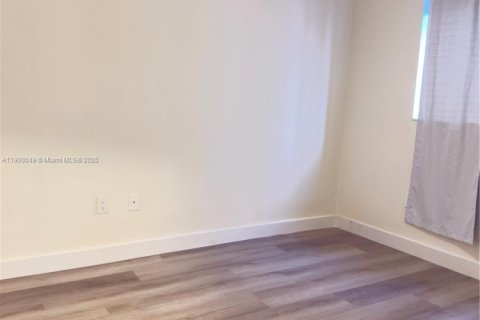 Condominio en alquiler en Miami, Florida, 2 dormitorios, 57.97 m2 № 1963707 - foto 6