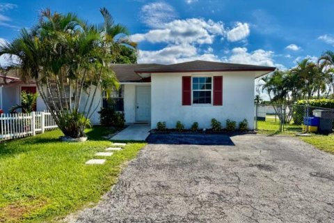 Adosado en West Palm Beach, Florida 3 dormitorios, 106.84 m2 № 2419479