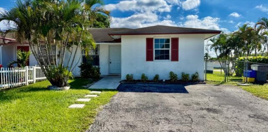 Adosado en West Palm Beach, Florida 3 dormitorios, 106.84 m2 № 2419479