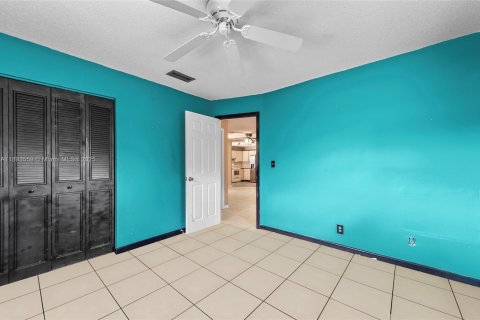 House in Coral Springs, Florida 4 bedrooms, 166.02 sq.m. № 1945135 - photo 24