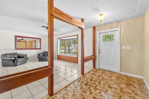House in Coral Springs, Florida 4 bedrooms, 166.02 sq.m. № 1945135 - photo 6