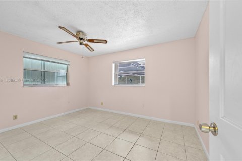 House in Coral Springs, Florida 4 bedrooms, 166.02 sq.m. № 1945135 - photo 21