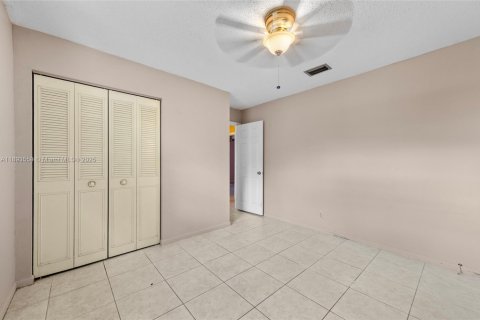 House in Coral Springs, Florida 4 bedrooms, 166.02 sq.m. № 1945135 - photo 22