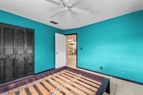 House in Coral Springs, Florida 4 bedrooms, 166.02 sq.m. № 1945135 - photo 23