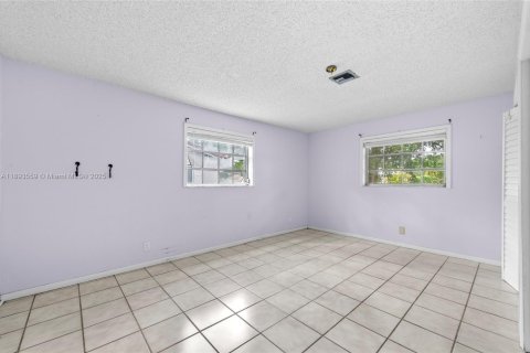 House in Coral Springs, Florida 4 bedrooms, 166.02 sq.m. № 1945135 - photo 25