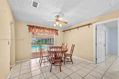 House in Coral Springs, Florida 4 bedrooms, 166.02 sq.m. № 1945135 - photo 9