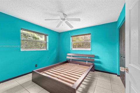 House in Coral Springs, Florida 4 bedrooms, 166.02 sq.m. № 1945135 - photo 19