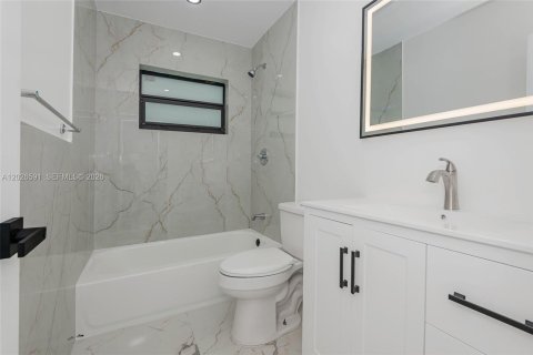 Casa en venta en Hollywood, Florida, 3 dormitorios, 122.82 m2 № 2177834 - foto 22